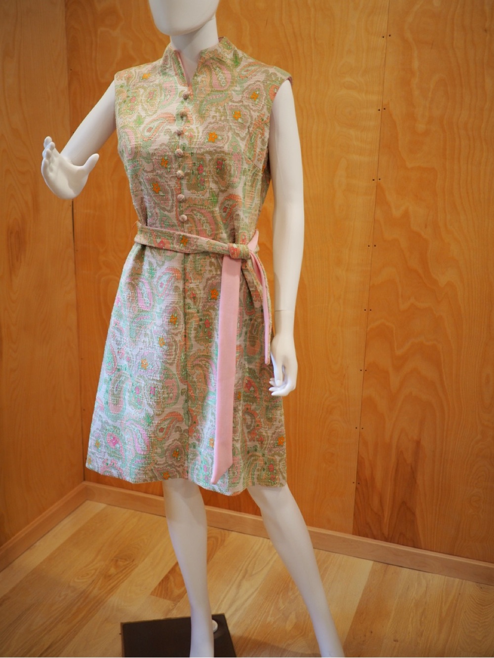 Vintage Sleeveless Paisley Mini Dress in Pink & Green with Mandarin Collar
